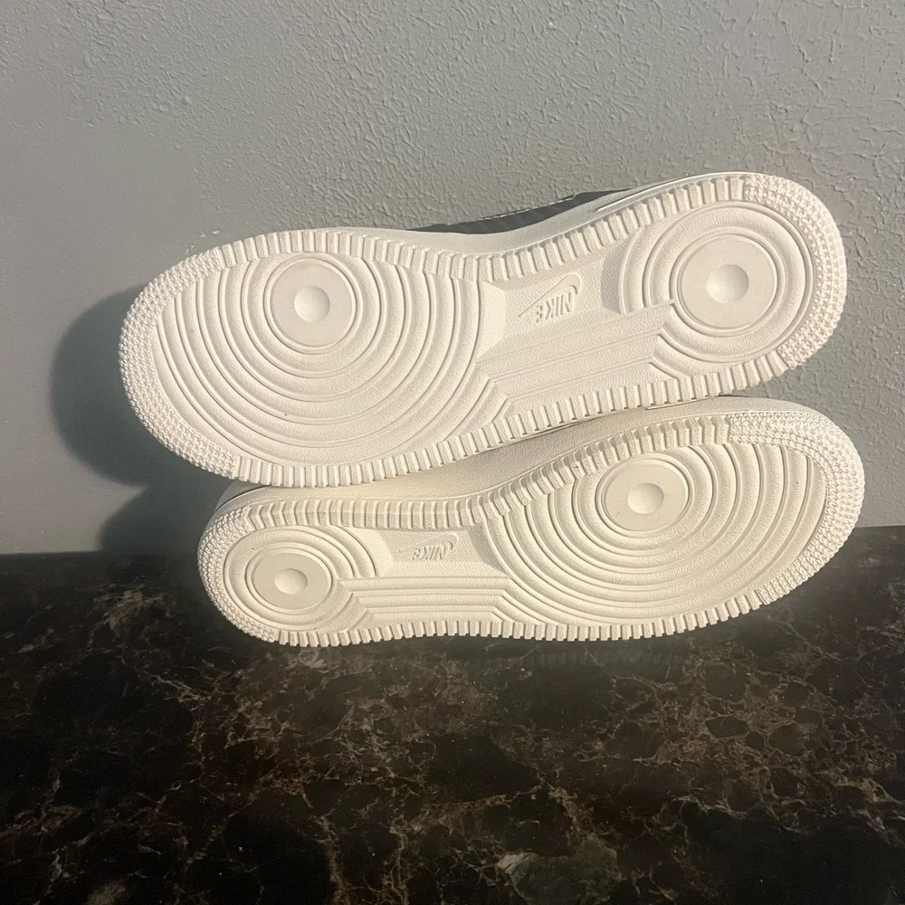 Nike Air Force 1 size 6.5 kids or ladies size 8 new